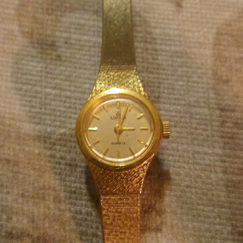 Vintage lorus gold tone ladies wrist watch